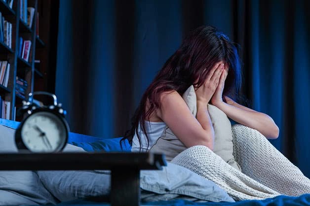 Stress và thiếu ngủ khiến da trở nên khô ráp