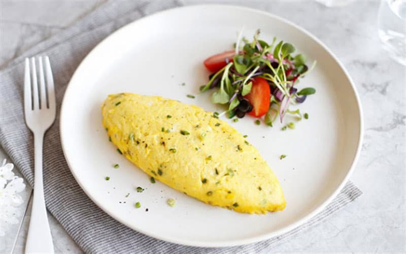 Trứng omlet là một lựa chọn phổ biến và ngon miệng cho bà bầu