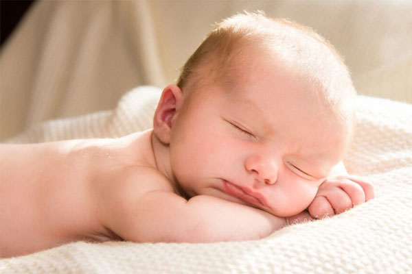 dấu hiệu lạ ở trẻ sơ sinh