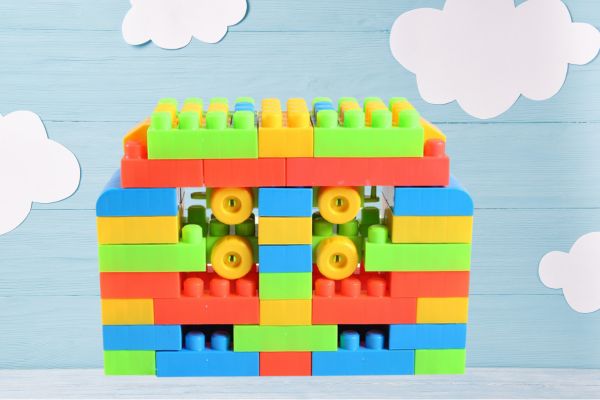 Đồ chơi thông minh cho bé 5 tuổi