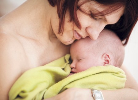 Trì hoãn lần tắm đầu tiên cho trẻ