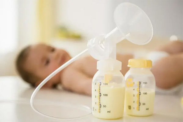 Máy hút sữa là trợ thủ đắc lực của mẹ
