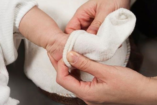 Làm sao để giữ ấm cho trẻ vào mùa đông