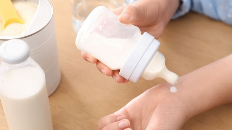 Cách máy hâm sữa với sữa để ngăn mát tủ lạnh