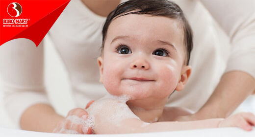 Nên sử dụng dầu gội và xà phòng dành riêng cho trẻ