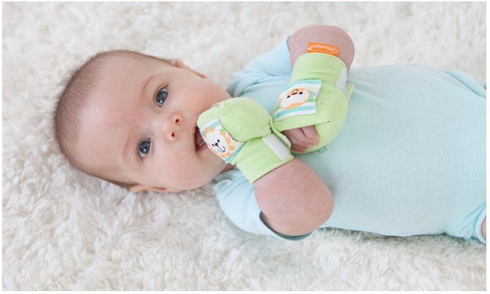 trẻ sơ sinh cần giữ ấm những bộ phận nào