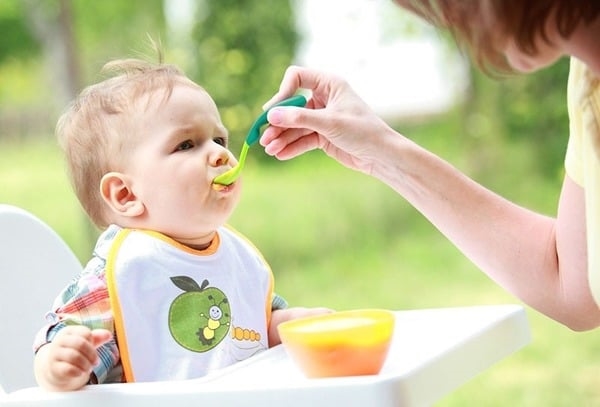 Cho bé ăn dặm hiệu quả và đúng cách sẽ giúp bé hấp thu tốt hơn