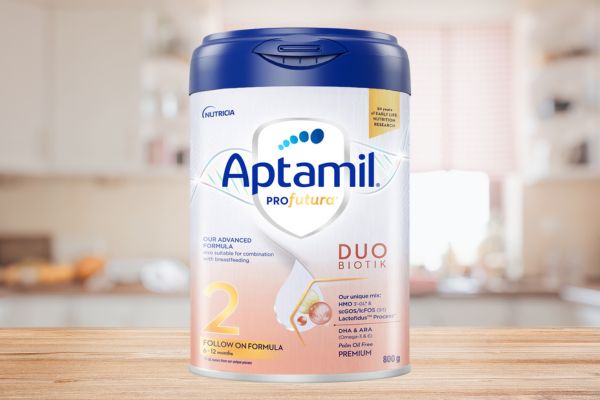 Tập cho bé ăn dặm