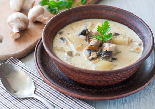 Cháo gà nấm rơm bổ dưỡng cho mẹ
