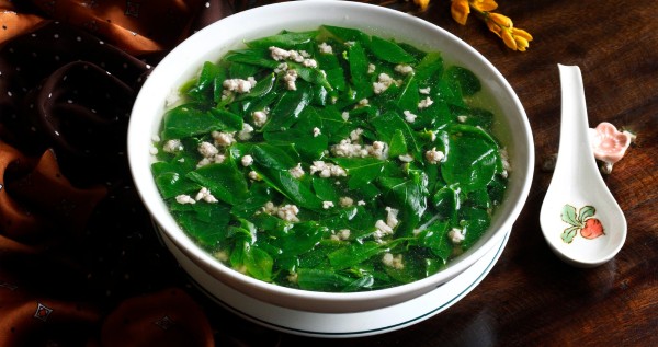 Canh rau ngót - món ăn mang lại nhiều lợi ích cho mẹ sau sinh