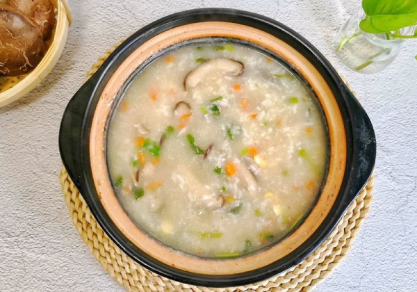 Cháo thịt gà hạt sen bổ dưỡng
