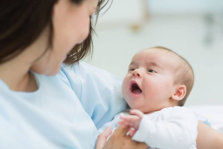 Mẹ sau sinh cần ở cữ bao lâu