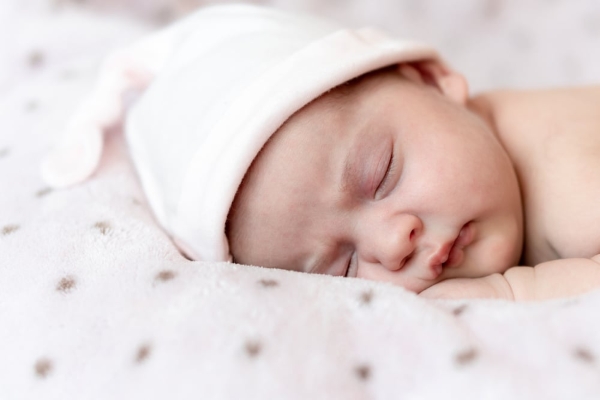 Giải đáp thắc mắc trẻ sơ sinh nằm máy lạnh bao nhiêu độ thì an toàn cho bé