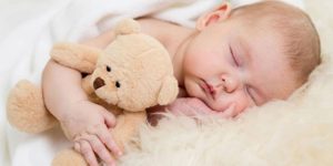 Trẻ không ngủ ngoan có thể do sai lầm này từ ba mẹ