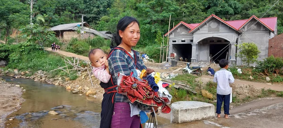 Bibo Mart Mang Trung thu về với học sinh vùng cao tỉnh Lao Cai - Ảnh 1.