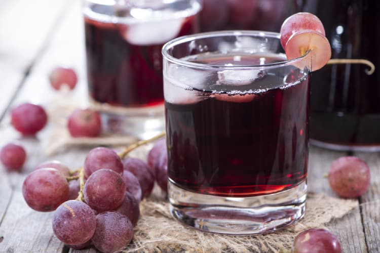Nước nho ép giúp cho bé trắng da - Ăn gì để con da trắng