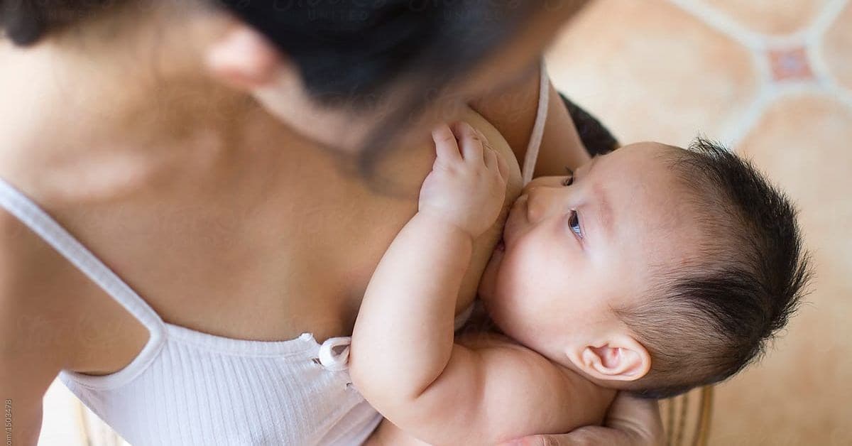Dấu hiệu nhận biết trẻ bú mẹ trực tiếp đủ sữa Dấu hiệu nhận biết trẻ bú mẹ trực tiếp đủ sữa