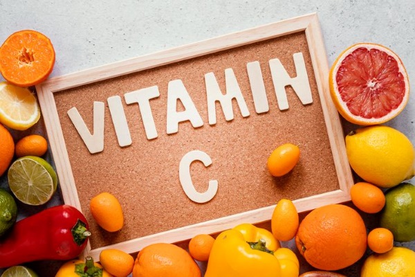 Bổ sung Vitamin C cho bé qua thực phẩm hoặc sản phẩm bổ sung