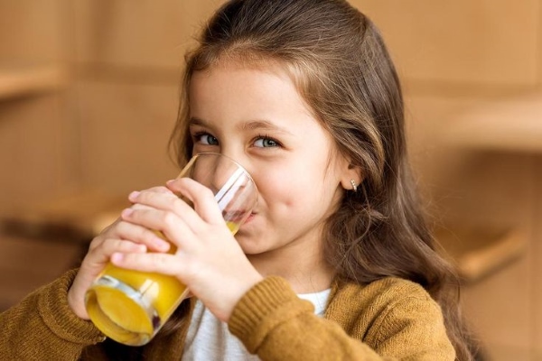Thời điểm lý tưởng bổ sung Vitamin C cho bé là sau bữa ăn