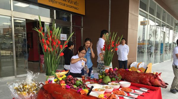 Bàn thờ cúng tất niên tại công ty, doanh nghiệp