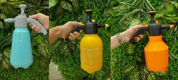 Cung cấp lượng nước đầy đủ cho hoa, cành đào tươi lâu