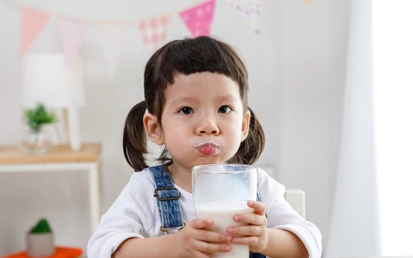 Gợi ý sữa cho trẻ biếng ăn