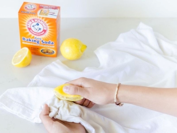 Khử mùi hôi quần áo bằng baking soda