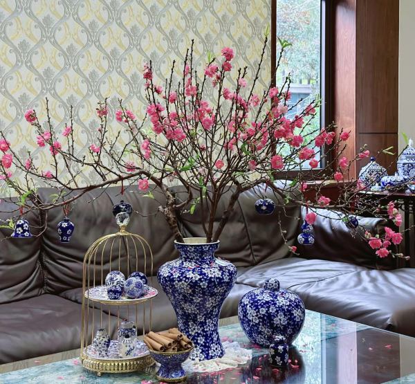 Tận dụng nước tro bếp cắm hoa đào