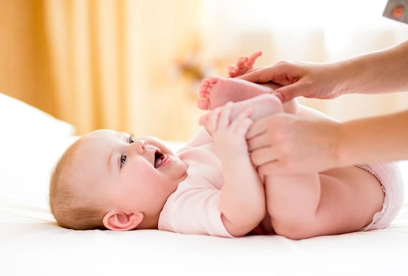 Bí quyết chăm sóc trẻ sơ sinh khỏe mạnh theo từng giai đoạn