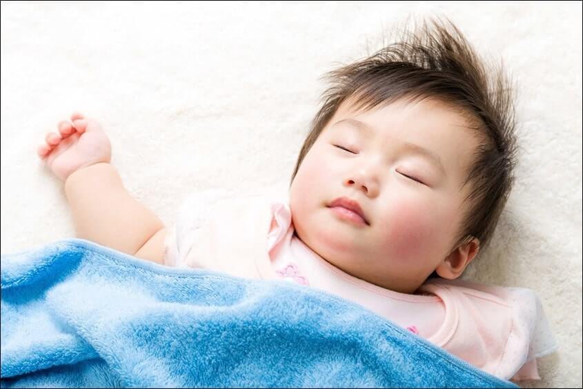 Chăm trẻ sơ sinh 4-6 tháng tuổi