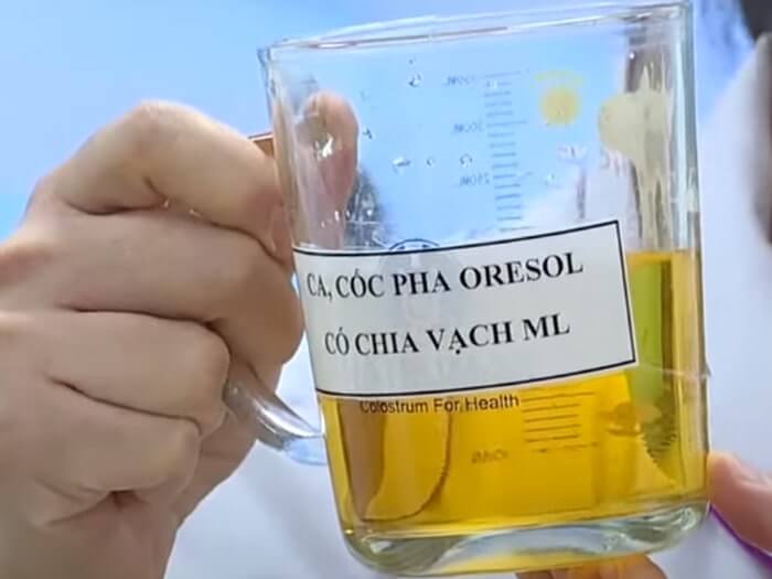 Lưu ý khi sử dụng cốc pha nước điện giải Những lưu ý khi sử dụng