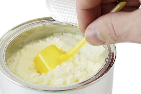 Sữa bị vón cục có thể do độ ẩm cao