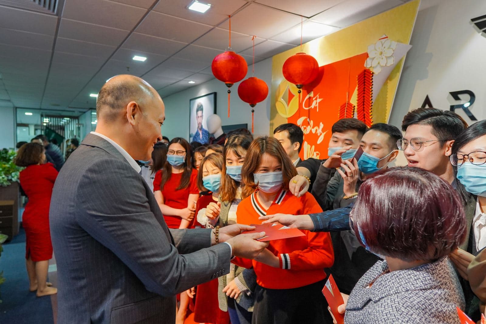 Gửi đến công ty, đồng nghiệp