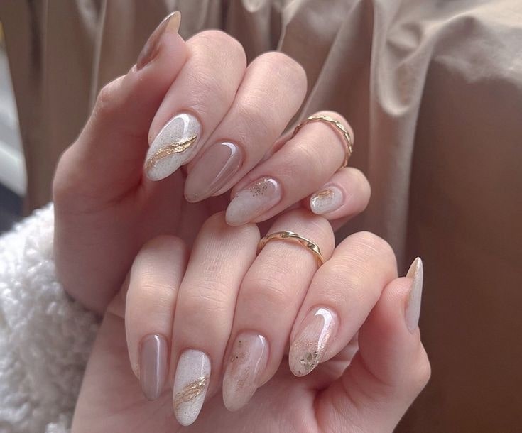 Mẫu nail dáng tròn dài trang trí nghệ thuật