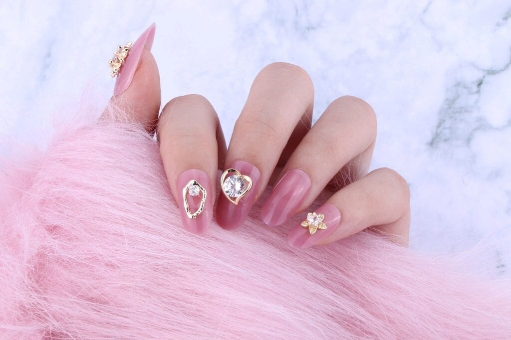 Mẫu nail móng tròn ngắn đẹp ngọt ngào nữ tính