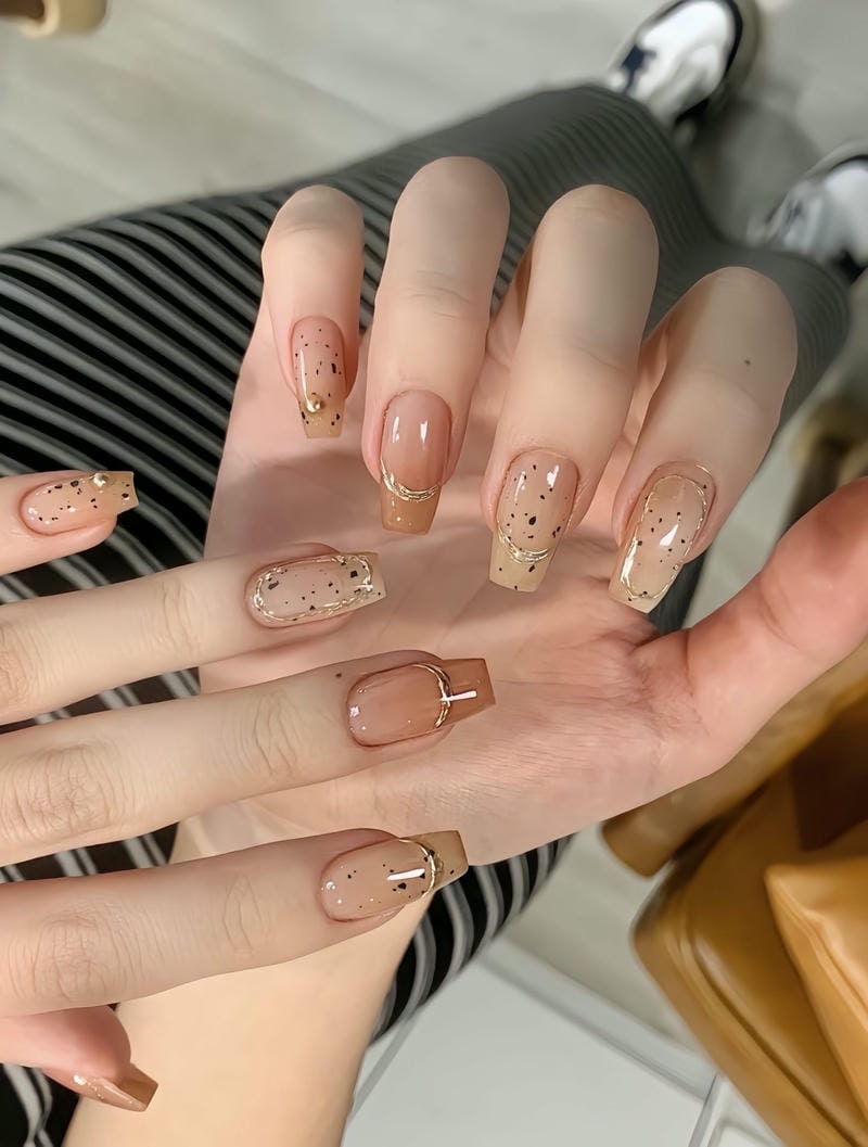 Mẫu vuông dài vẽ viền tráng gương nổi nhẹ nhàng, đẹp