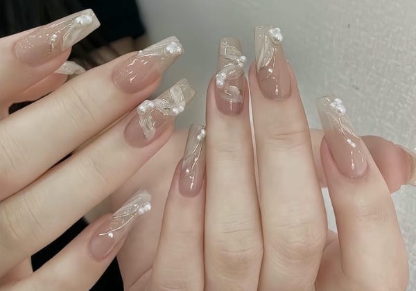 Mẫu nail Tết form vuông dài trang trí nhẹ nhàng