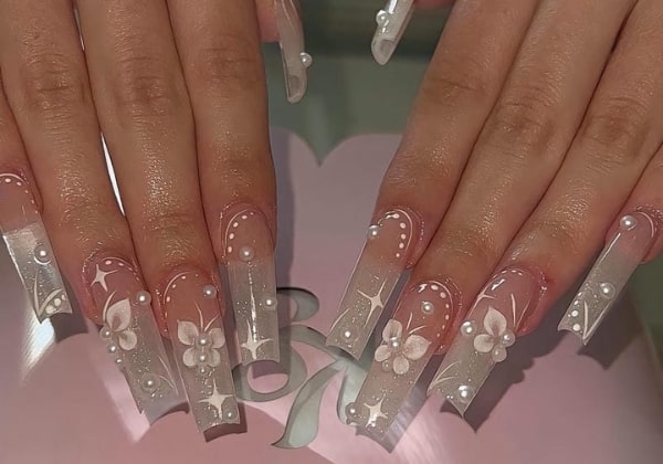 Mẫu nail form vuông dài vẽ hoa xinh xắn
