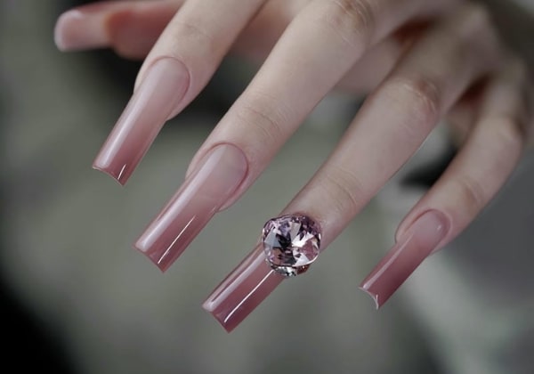 Mẫu móng vuông dài đính đá sang chảnh