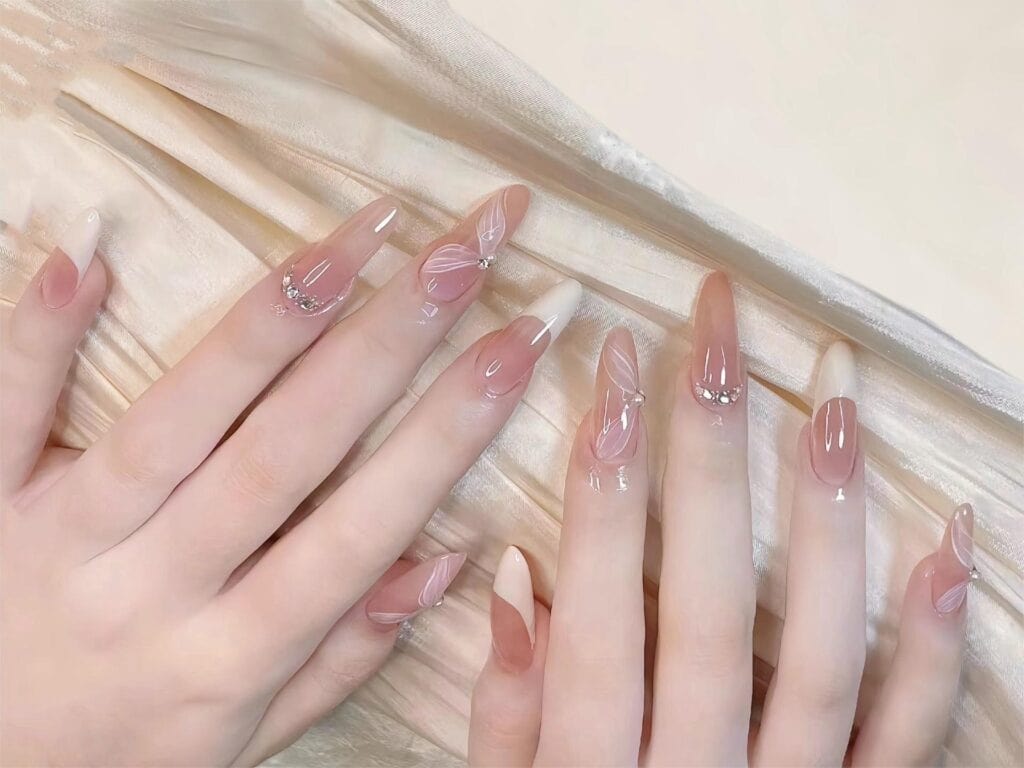 Mẫu nail móng nhọn cho tay dáng dài