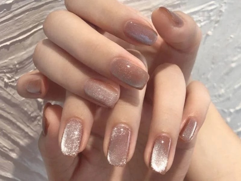 Mẫu nail form vuông ngắn mắt mèo hồng xinh xắn