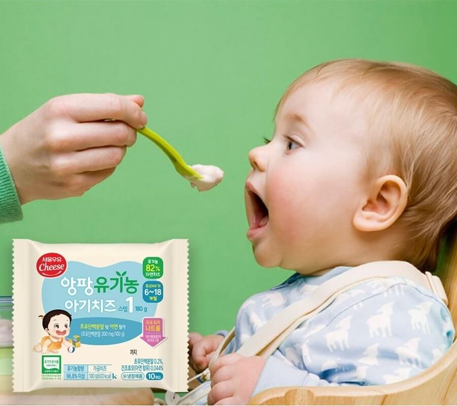 Cho bé ăn lượng phô mai vừa đủ