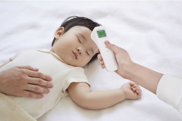 Sốt cao thường là dấu hiệu cúm A ở trẻ dễ nhận biết nhất