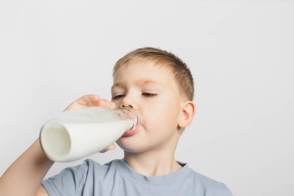 Lựa chọn thời điểm sử dụng sữa dê cho bé hợp lý