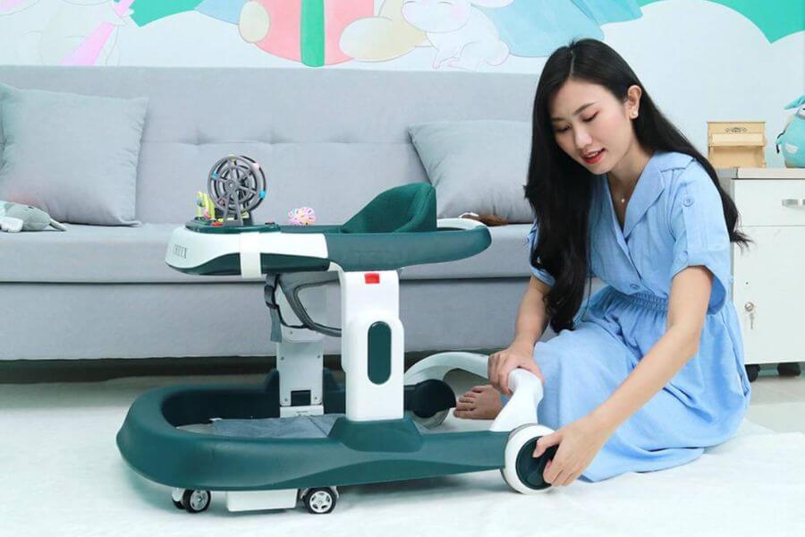 Hướng dẫn sử dụng xe đẩy tập đi đúng cách