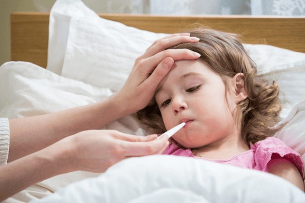 Cách hạ sốt cho trẻ sơ sinh