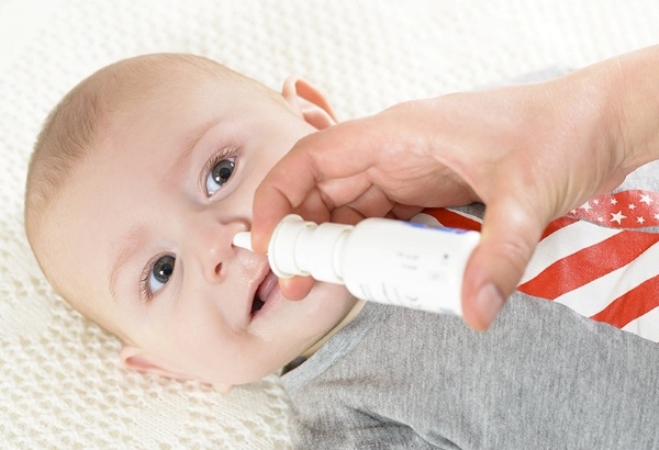 Nước muối sinh lý an toàn cho cả trẻ nhỏ và trẻ sơ sinh