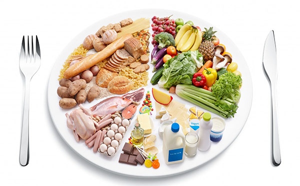 Bổ sung dinh dưỡng đầy đủ sẽ giúp bé cao lớn hơn