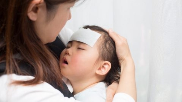 Cách nhận biết nguyên nhân sốt ở trẻ nhỏ