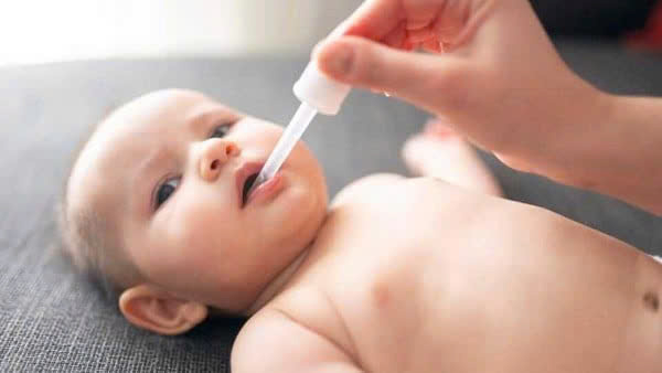 Sử dụng men vi sinh cho bé sơ sinh giúp hạn chế tình trạng dị ứng do thức ăn gây ra